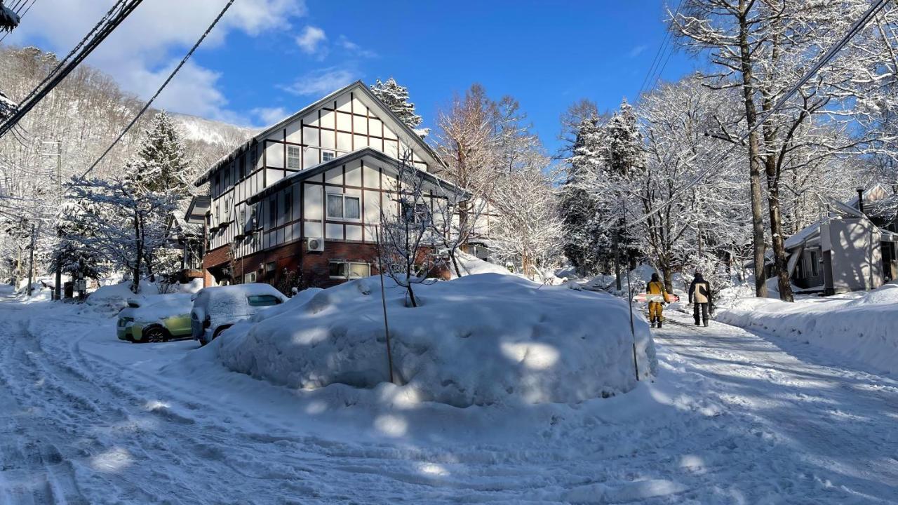 Hotel Sejour Mint In Hakuba Exteriör bild
