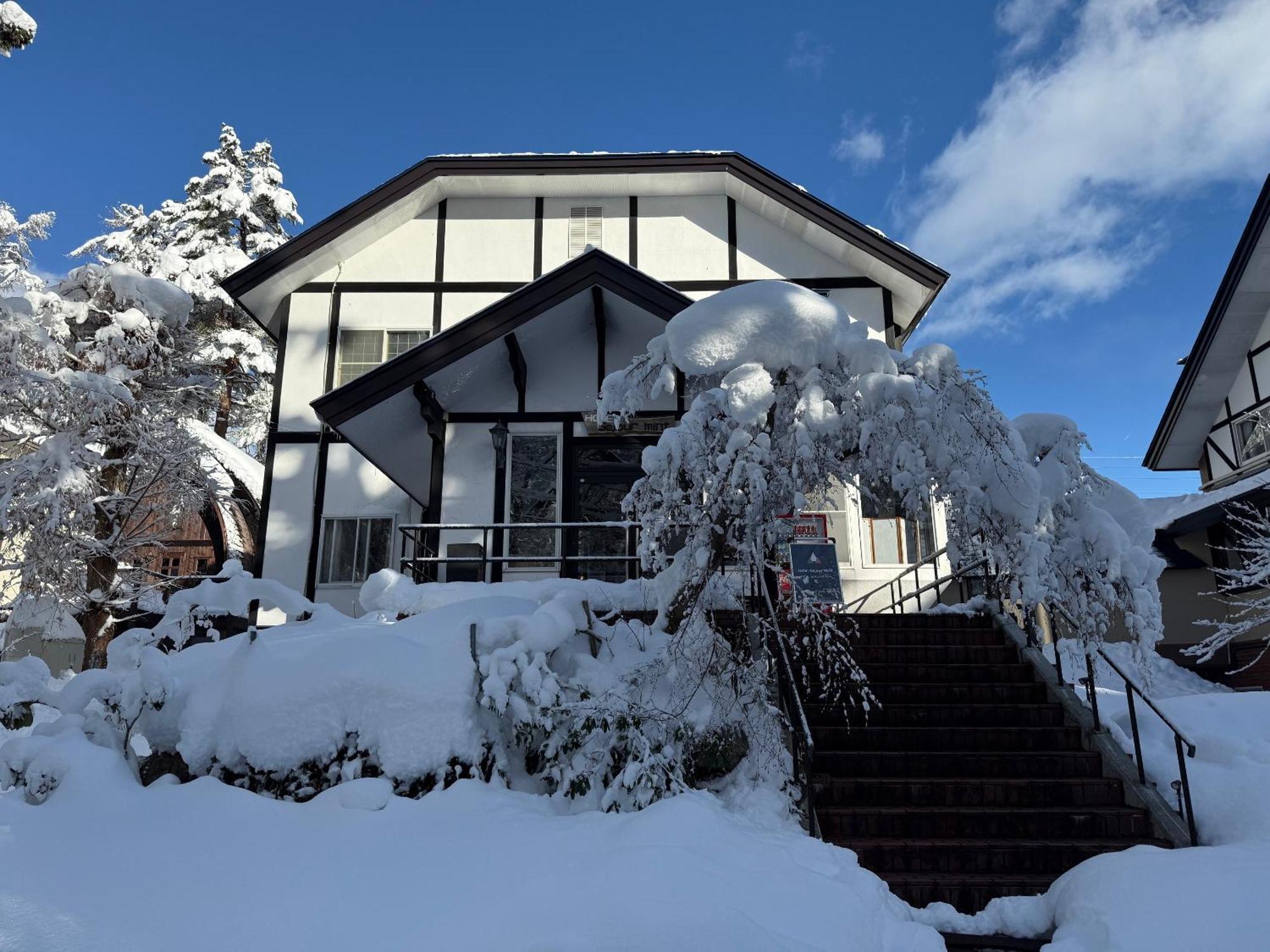 Hotel Sejour Mint In Hakuba Exteriör bild