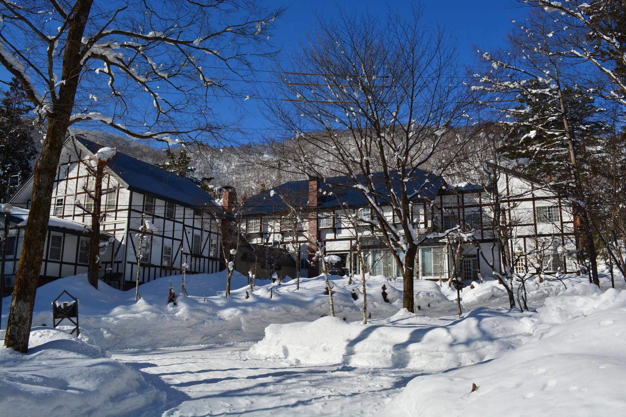 Hotel Sejour Mint In Hakuba Exteriör bild