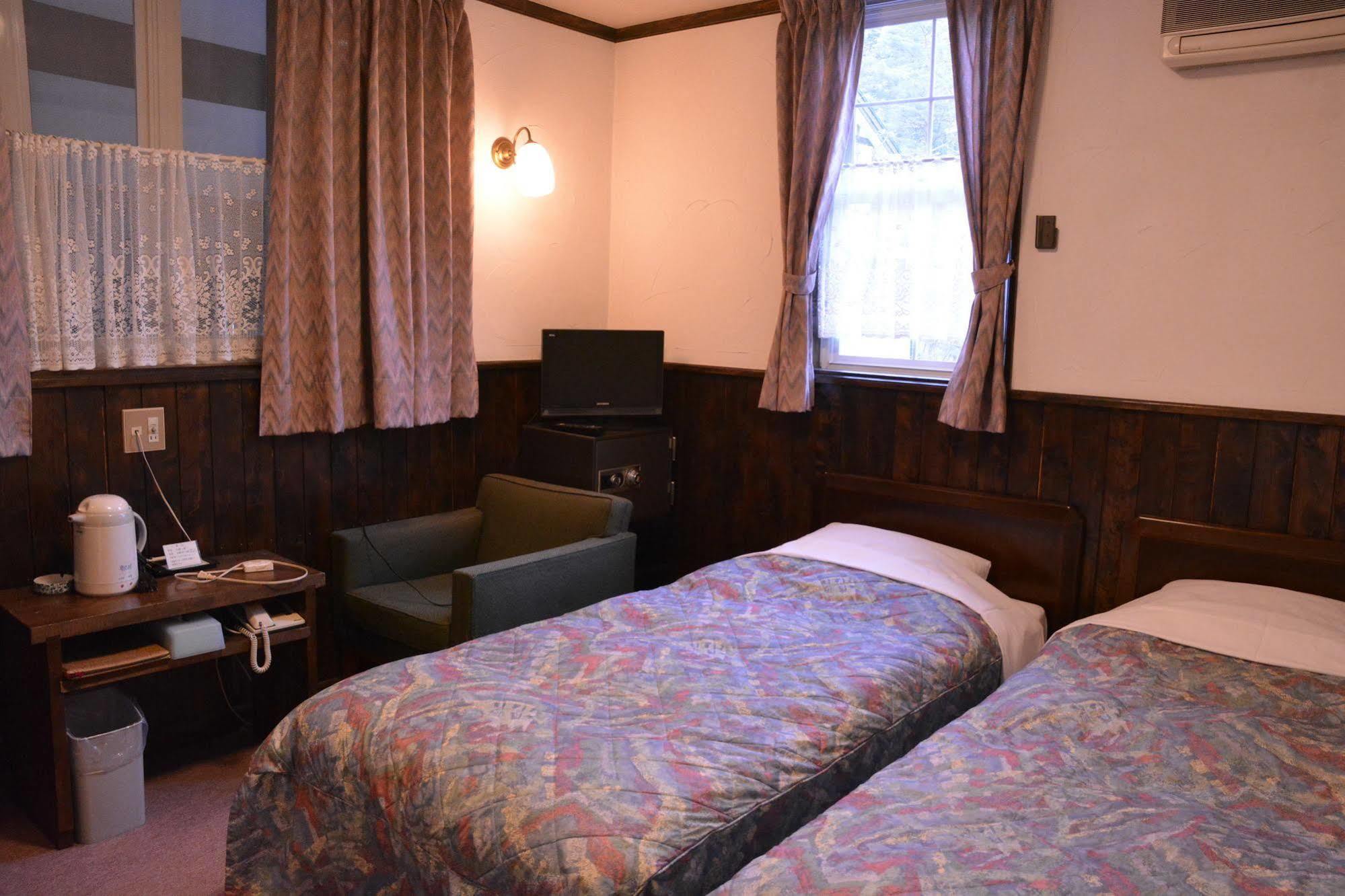 Hotel Sejour Mint In Hakuba Exteriör bild