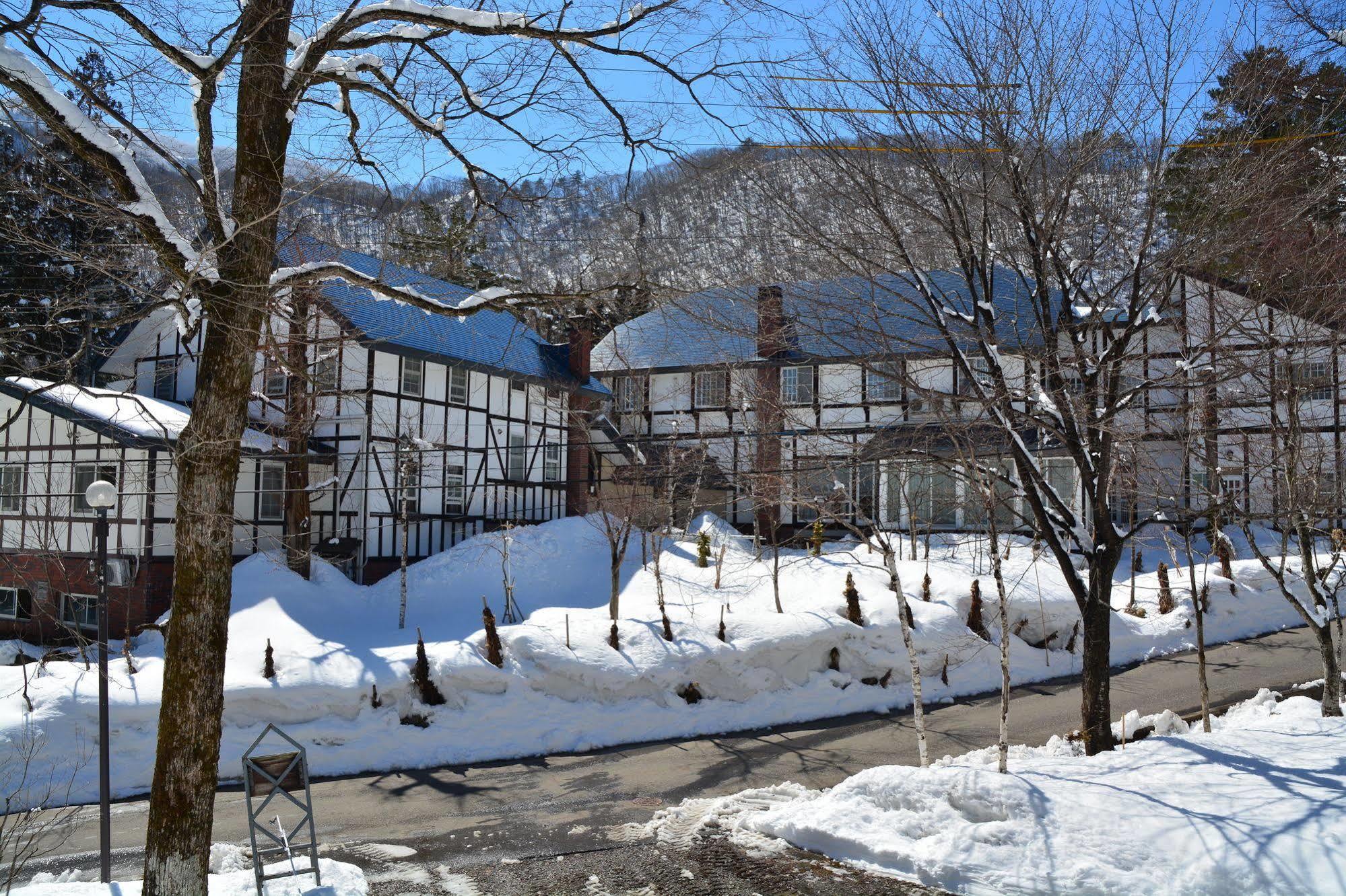 Hotel Sejour Mint In Hakuba Exteriör bild