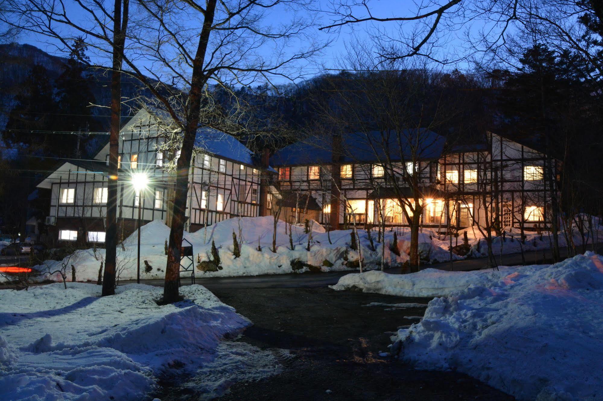 Hotel Sejour Mint In Hakuba Exteriör bild